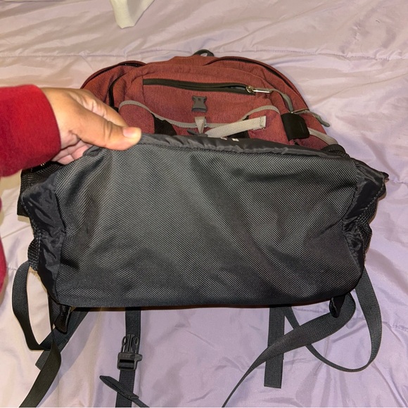 North face back pack - Picture 2 of 8